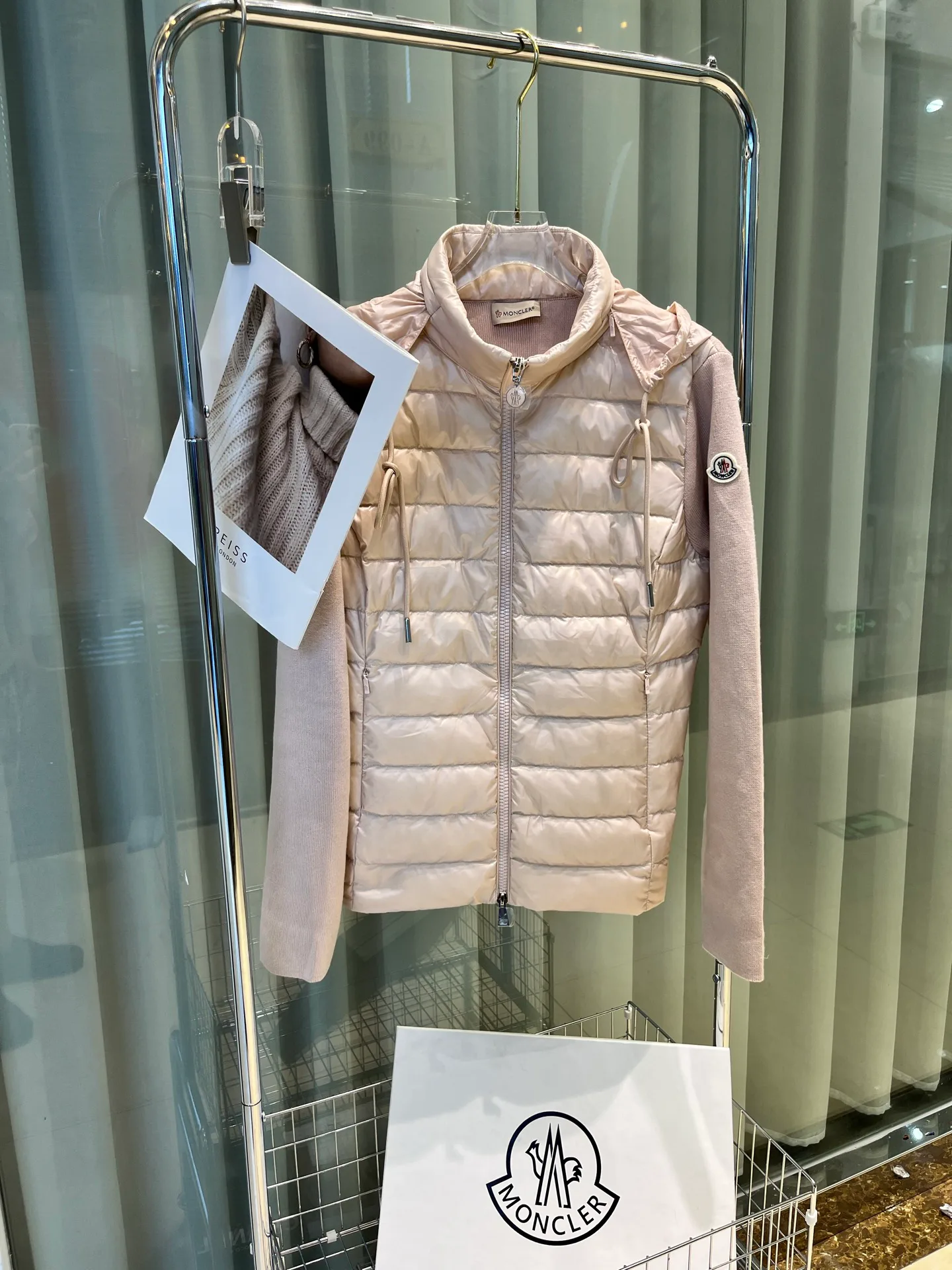 Women's Jackets And Down Jackets MONCLER 18204179