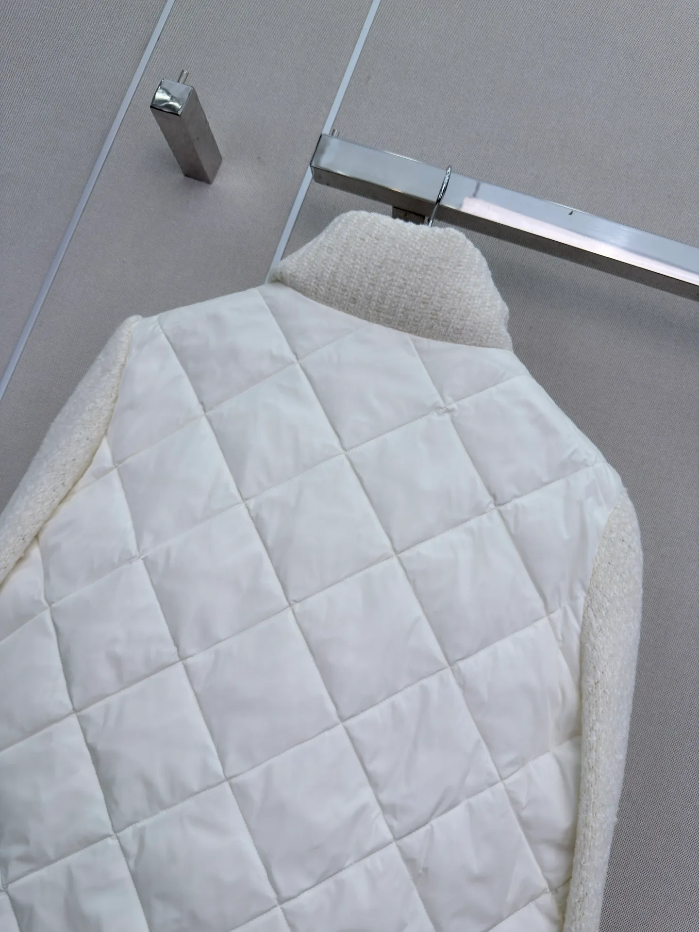 Women's Jackets And Down Jackets MONCLER 18203546
