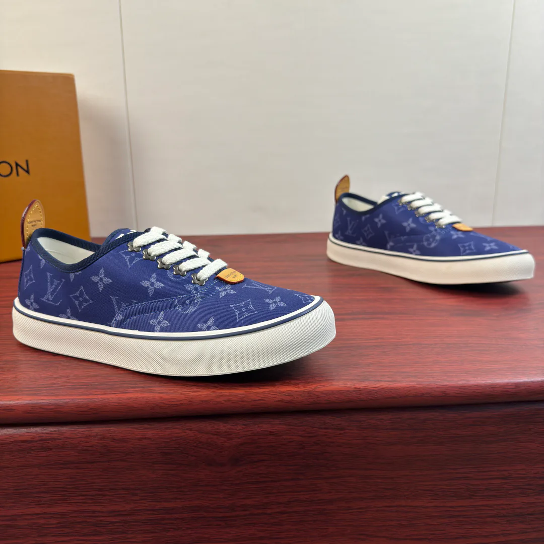 Men's Sneakers LOUIS VUITTON 18100534