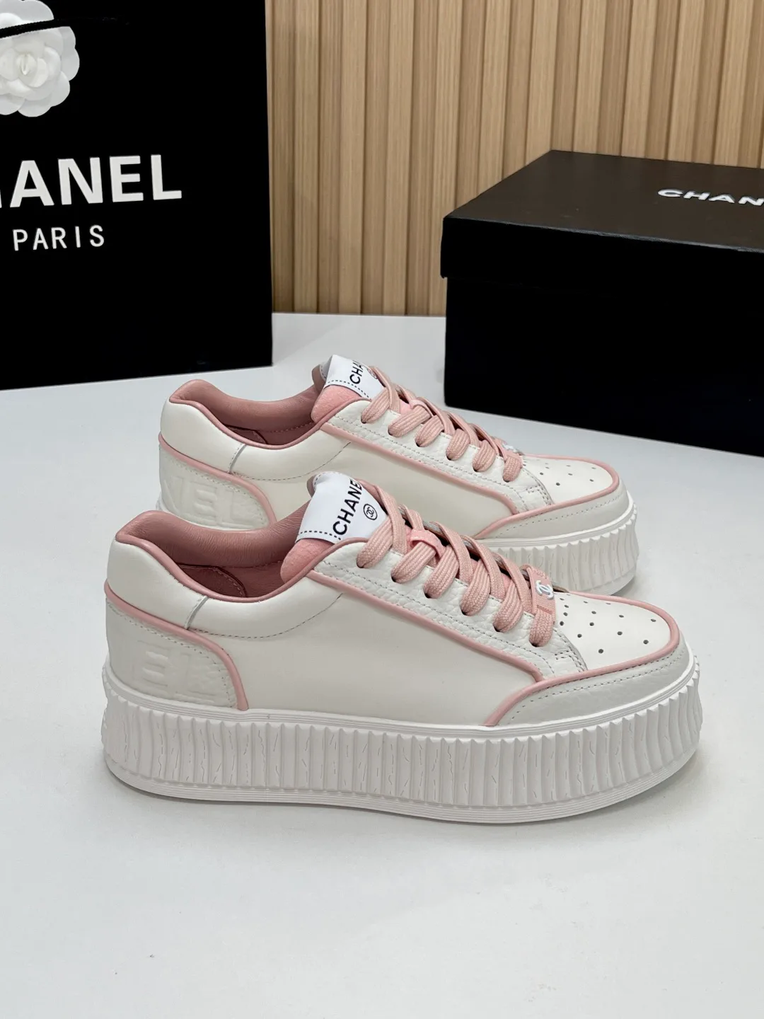 Women's Sneakers CHANEL 18367097