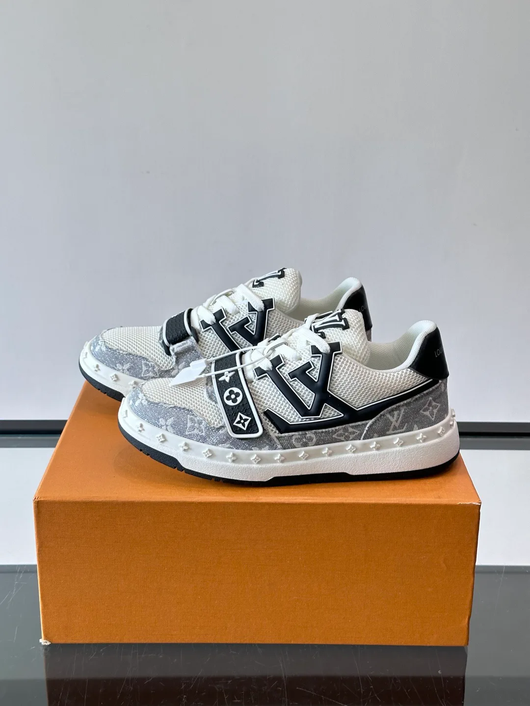 Men's Sneakers LOUIS VUITTON 17439944