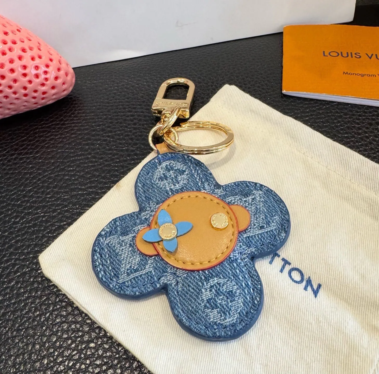 Key Cases LOUIS VUITTON 18013305