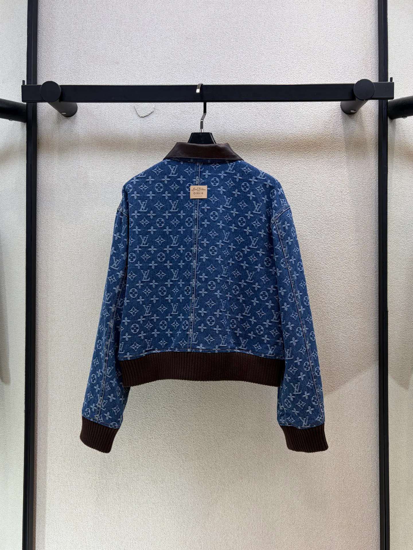 Women's Jackets And Down Jackets LOUIS VUITTON 18506574