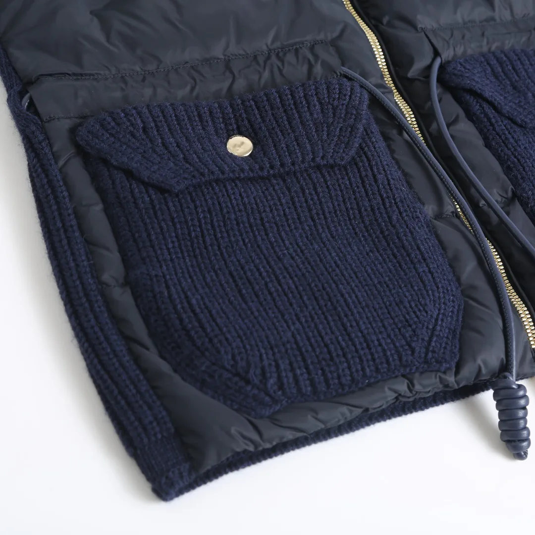 Women's Jackets And Down Jackets MONCLER 18536492