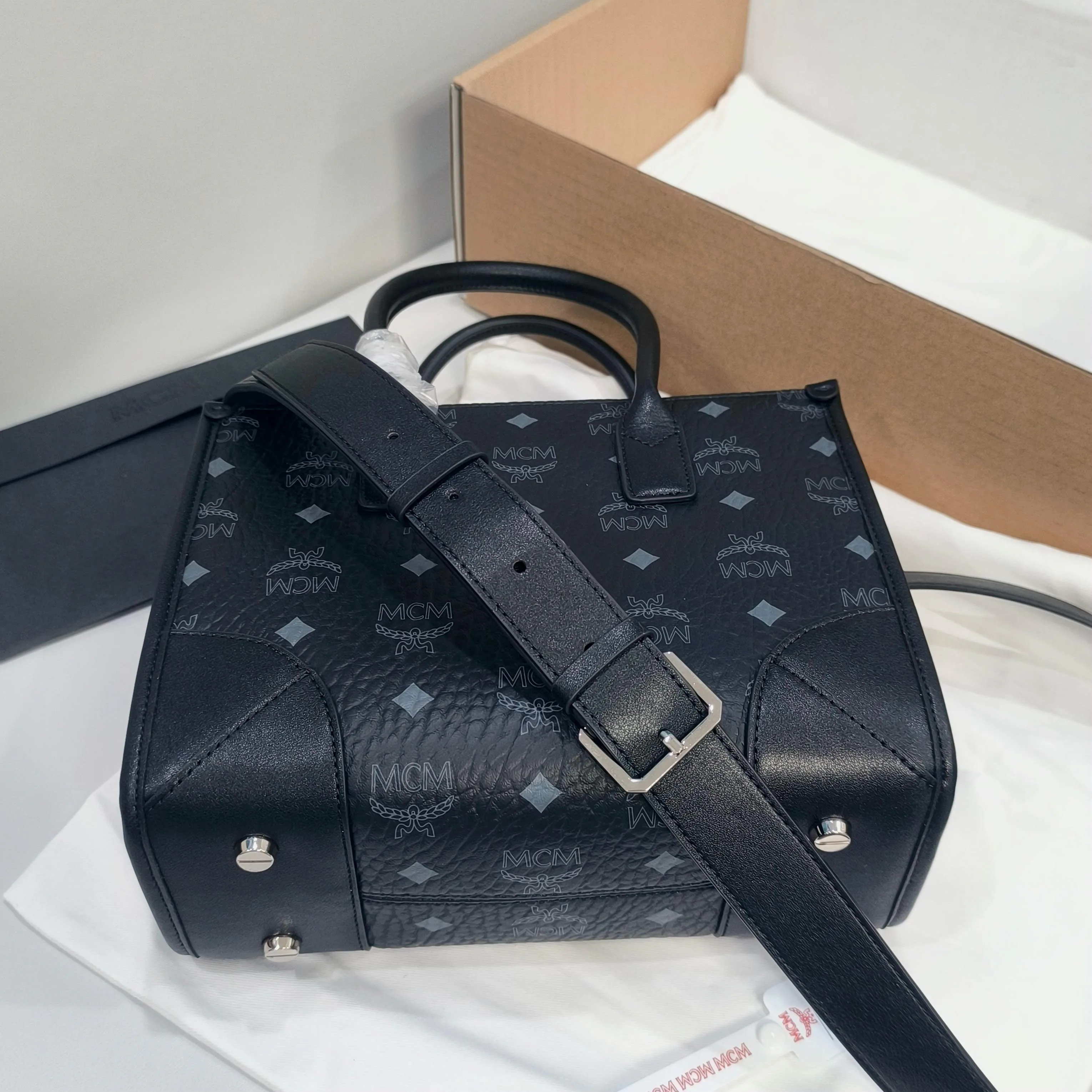 Women's Classic Handbags MCM 18223309