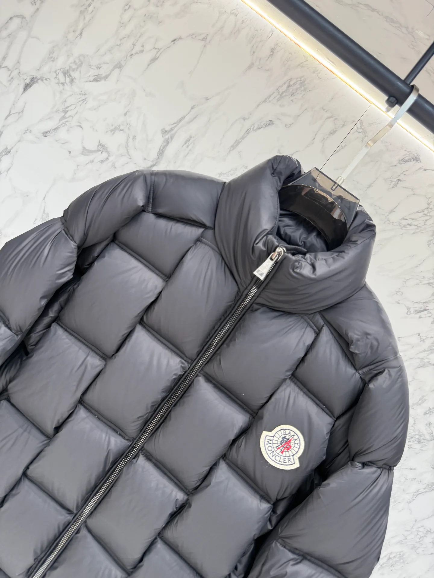 Men's Jackets And Down Jackets MONCLER 18387702