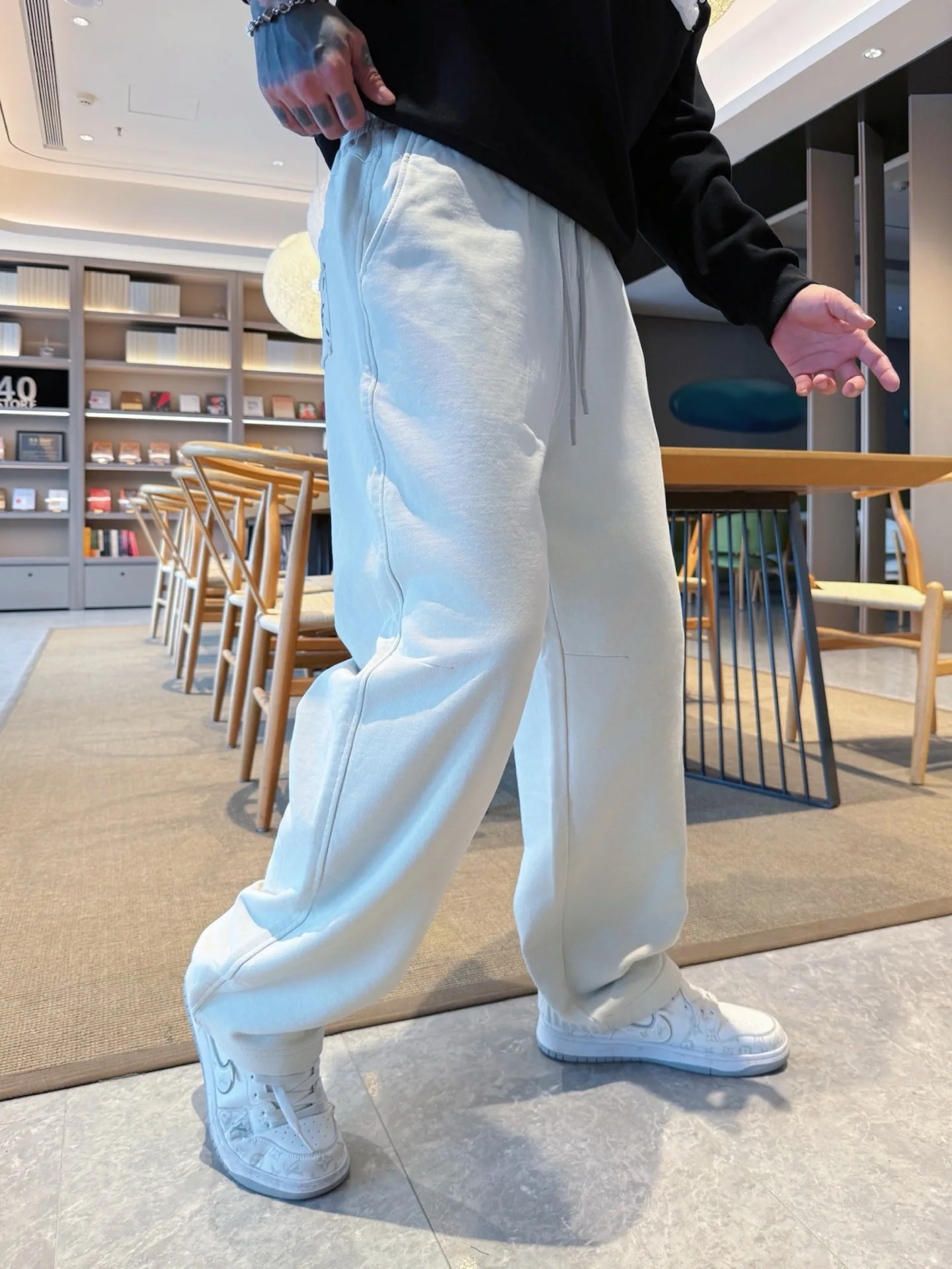 Men's Trousers MAISON MARGIELA 18345828