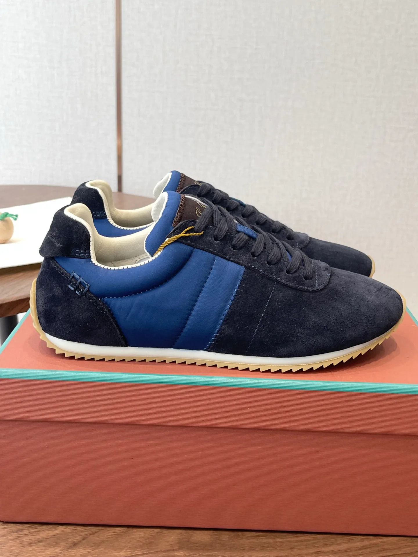Women's Sneakers LORO PIANA 17223225