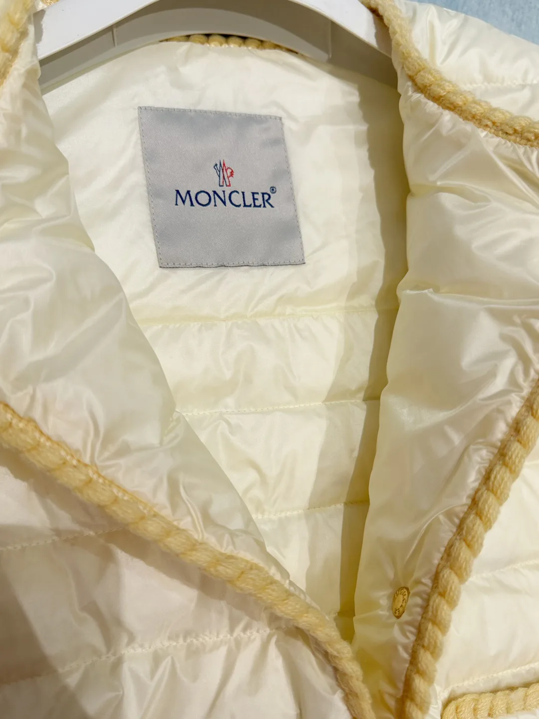 Women's Jackets And Down Jackets MONCLER 18184935