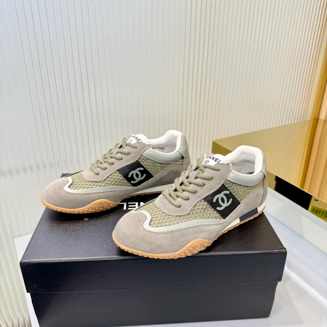 Women's Sneakers CHANEL 18366994