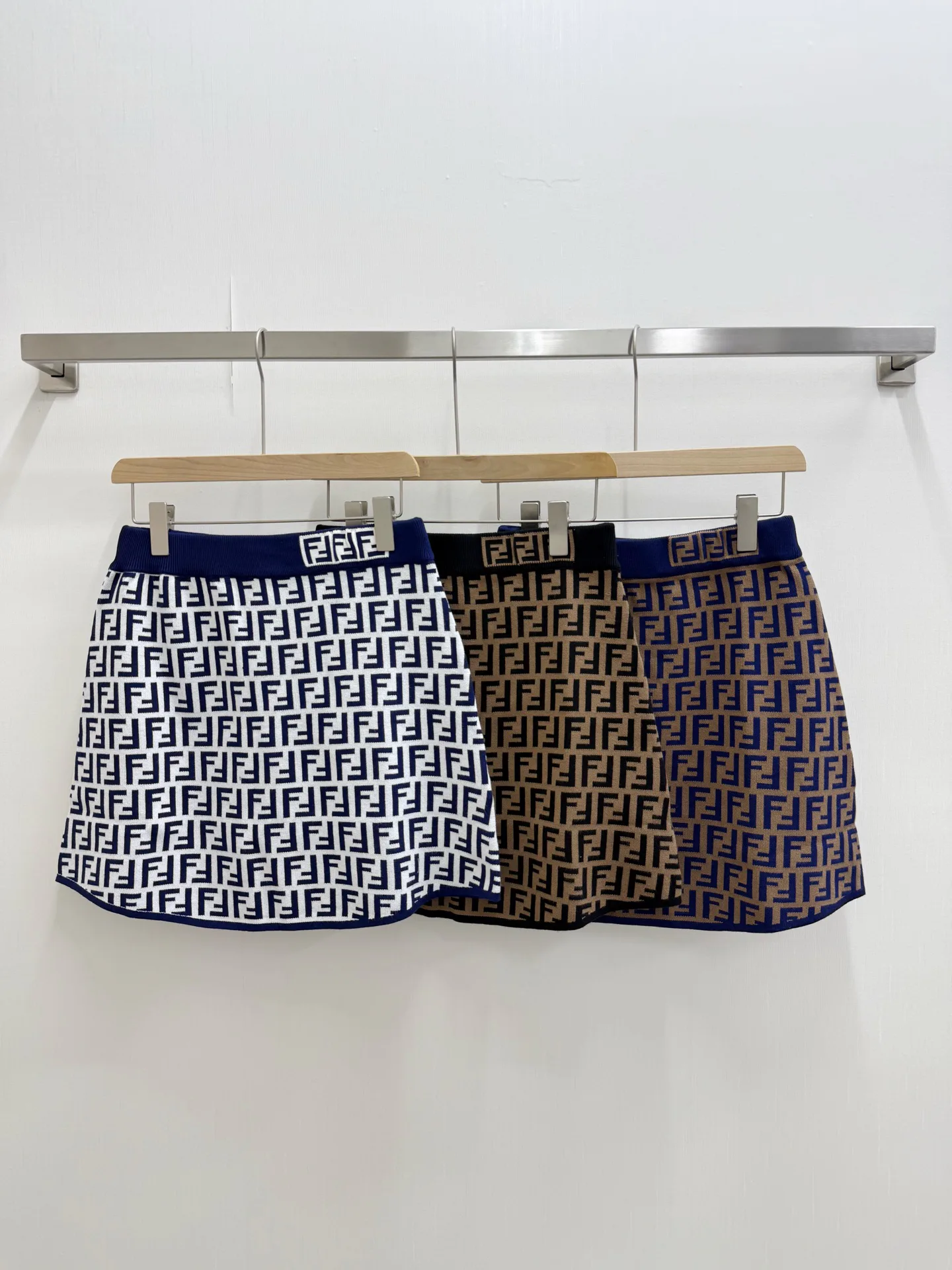 Women's Skirts FENDI 17285192