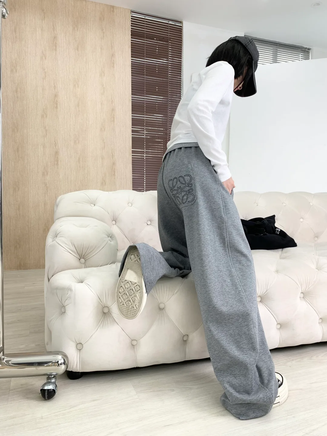 Women's Trousers LOEWE 18199270