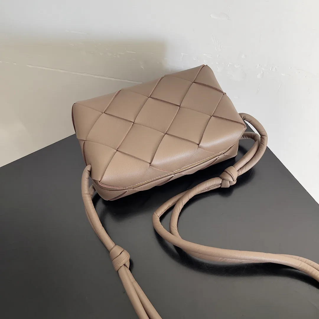 Women's Classic Handbags BOTTEGA VENETA 17372463