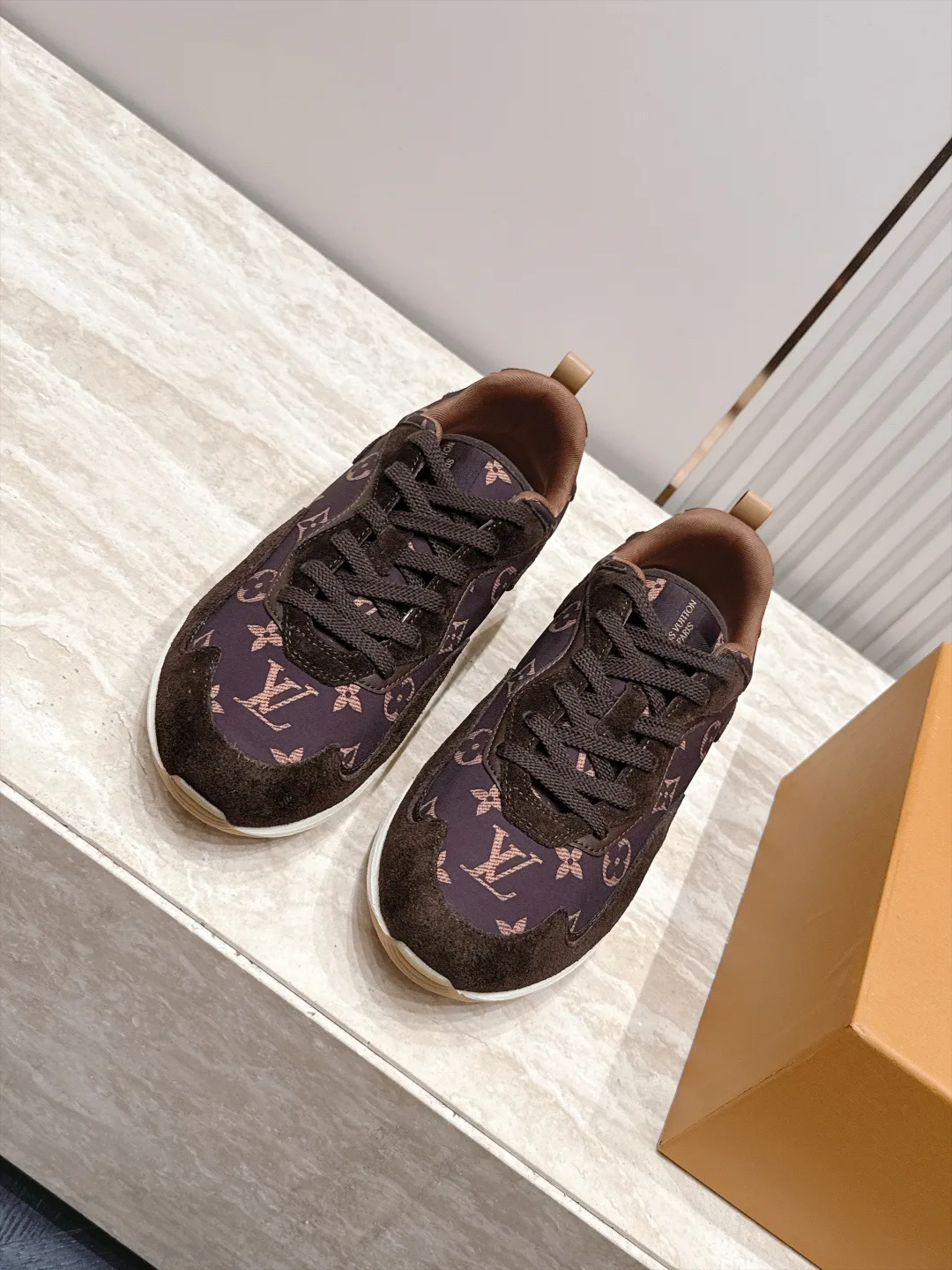 Men's Sneakers LOUIS VUITTON 17946644