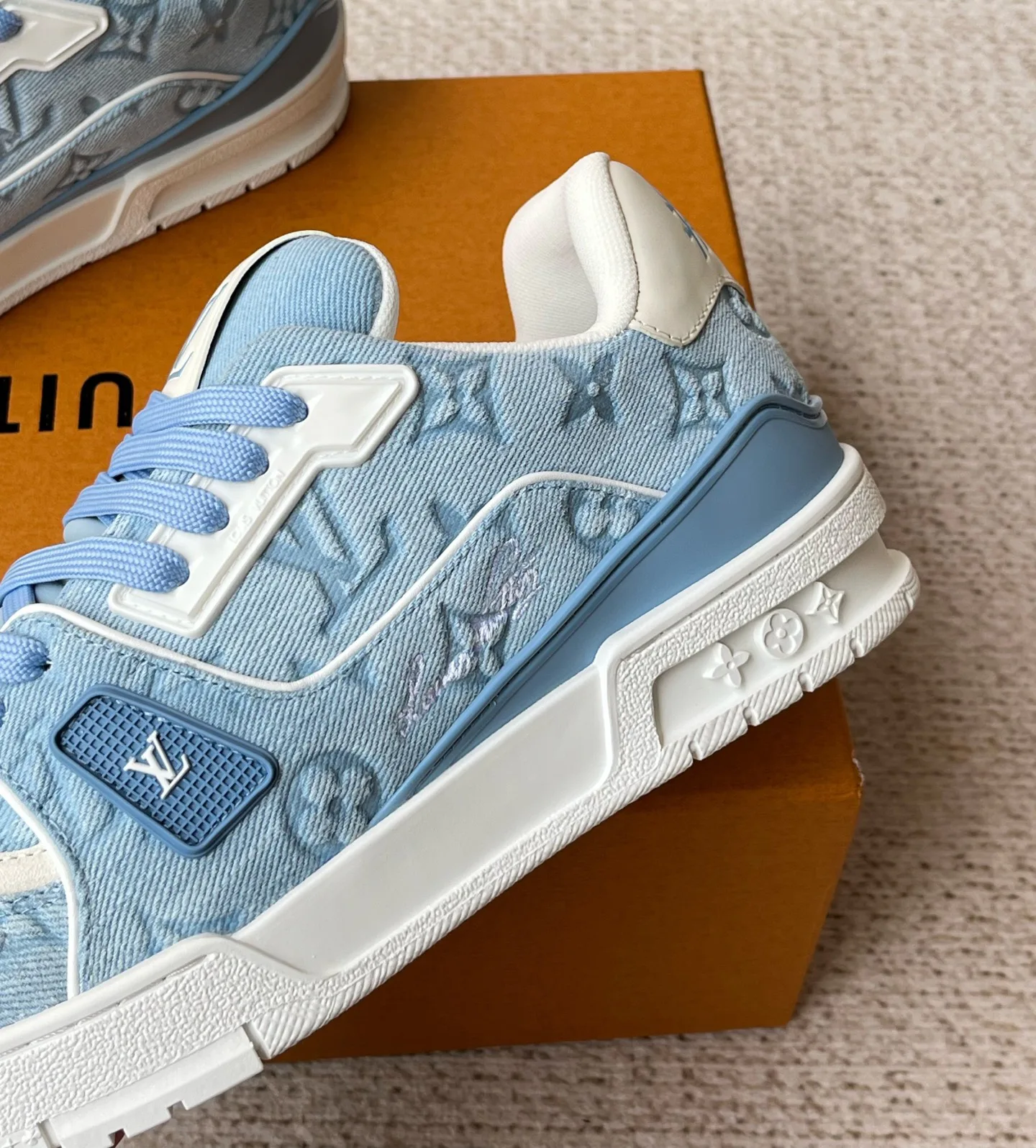 Women's Sneakers LOUIS VUITTON 17972118