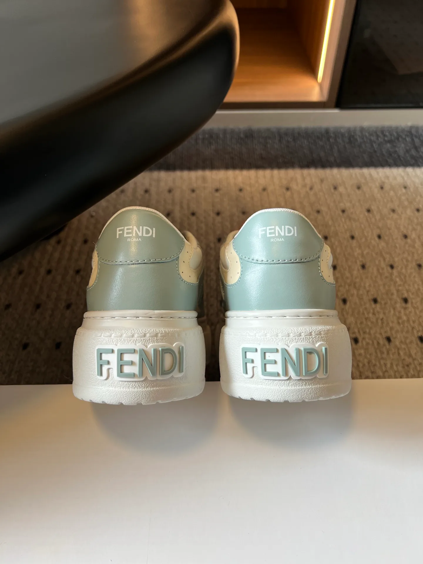 Women's Sneakers FENDI 17504790