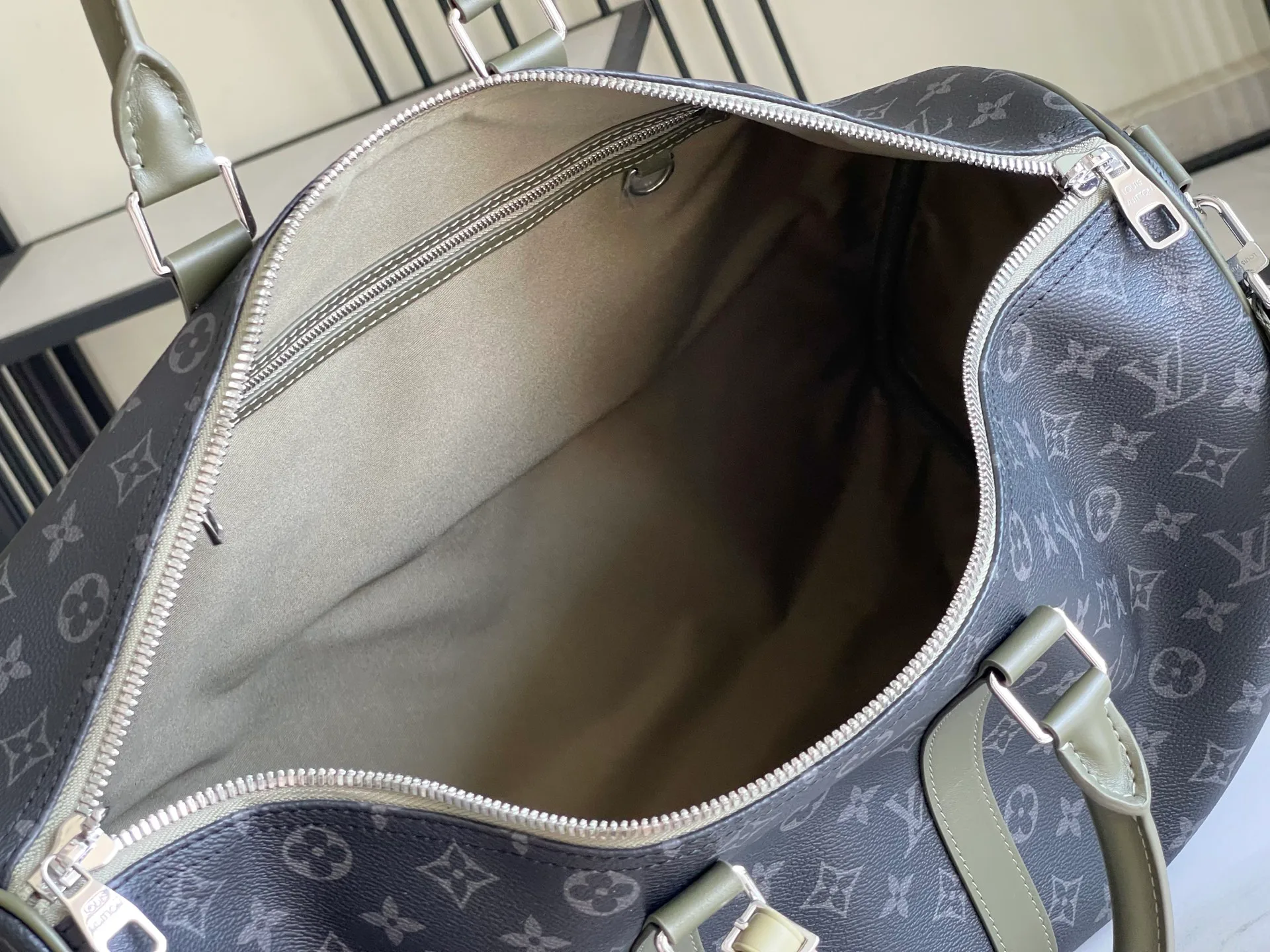 Women's Travel Bags LOUIS VUITTON 18359511