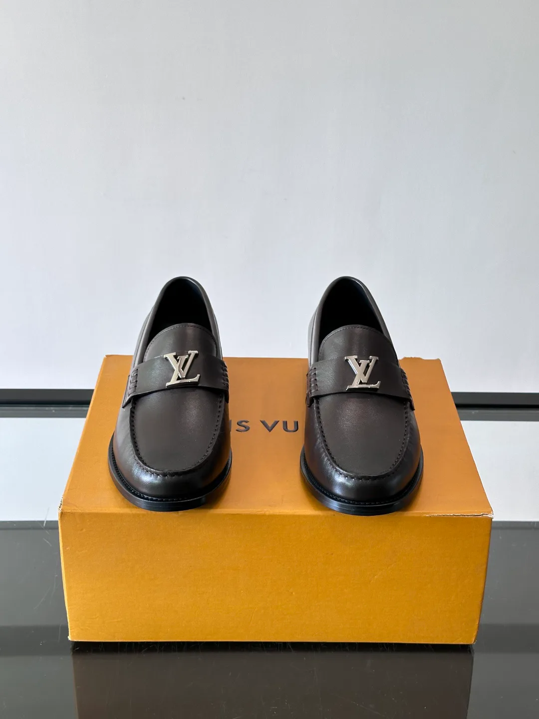 Men's Loafers And Dress Shoes LOUIS VUITTON 18169696