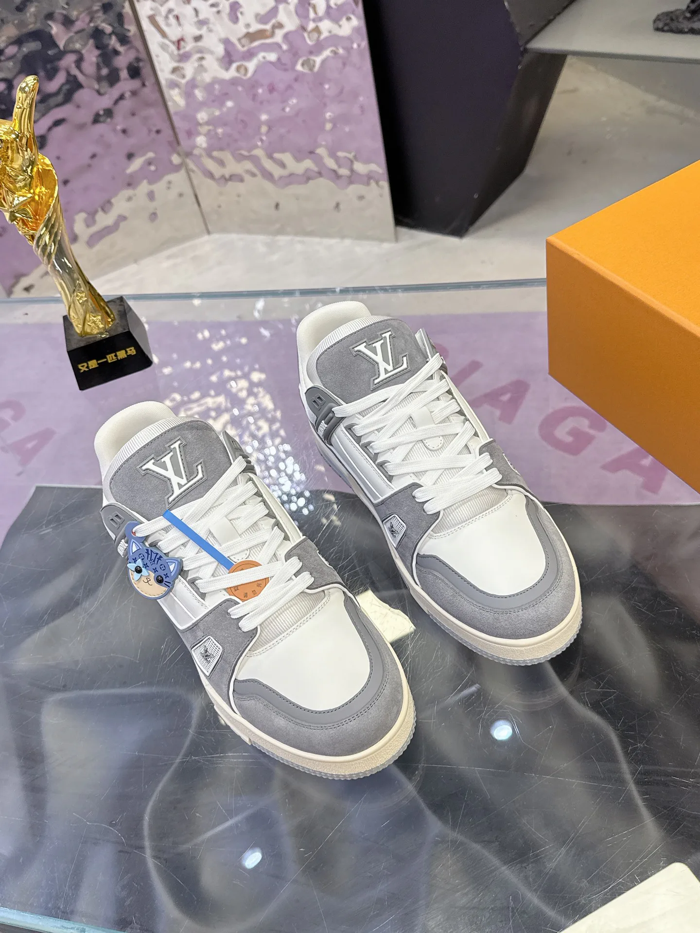 Women's Sneakers LOUIS VUITTON 18104016