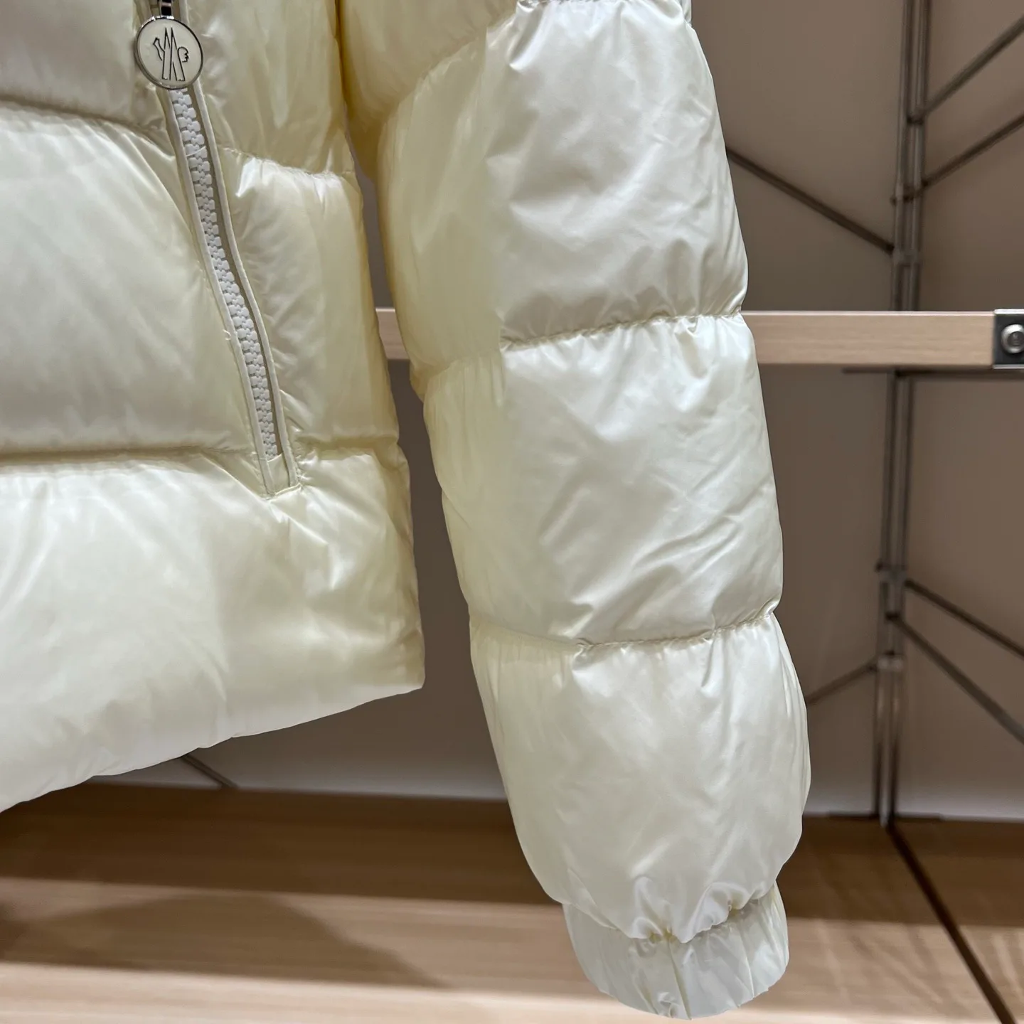 Women's Jackets And Down Jackets MONCLER 18043628