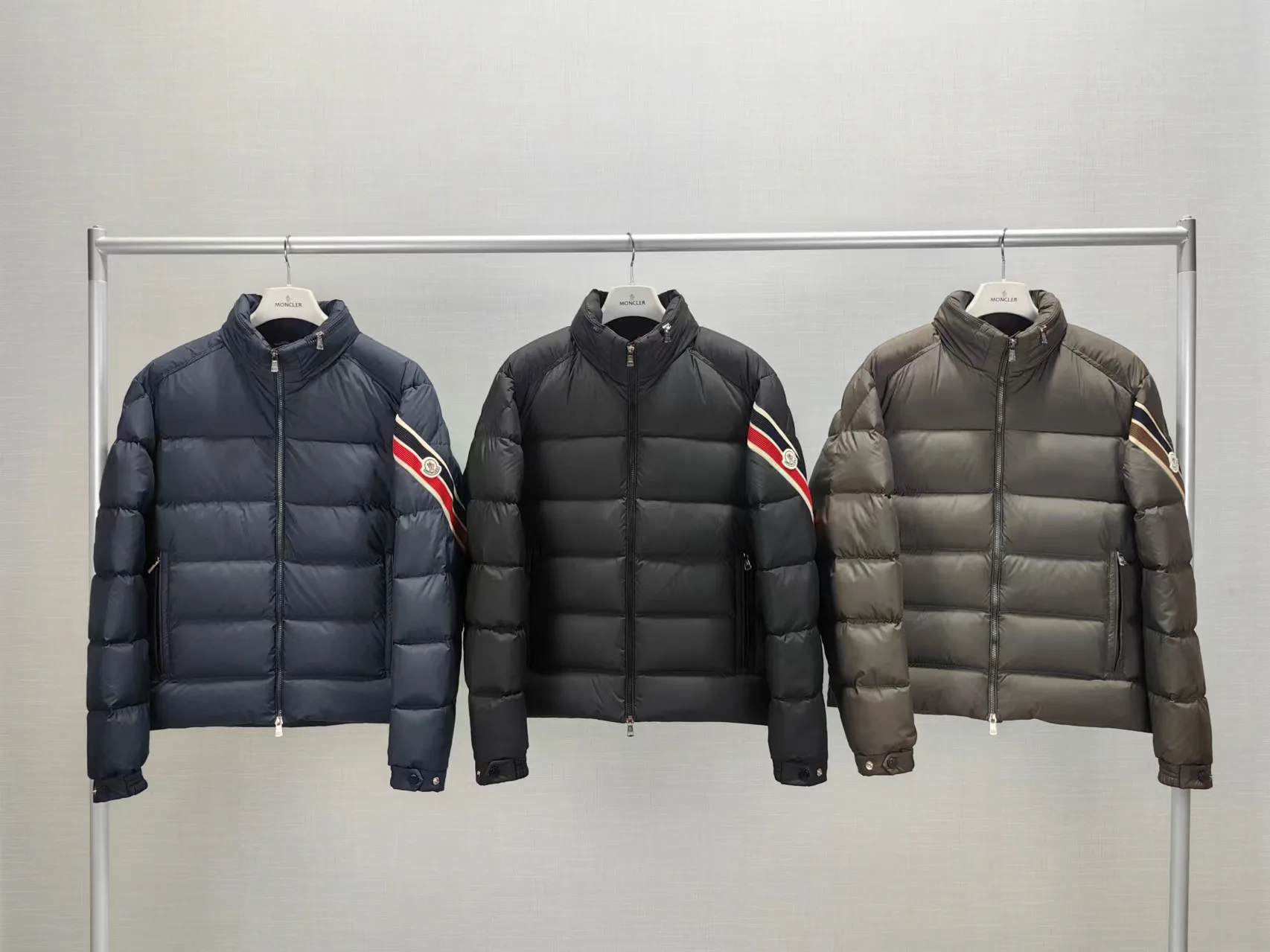 Women's Jackets And Down Jackets MONCLER 17901134