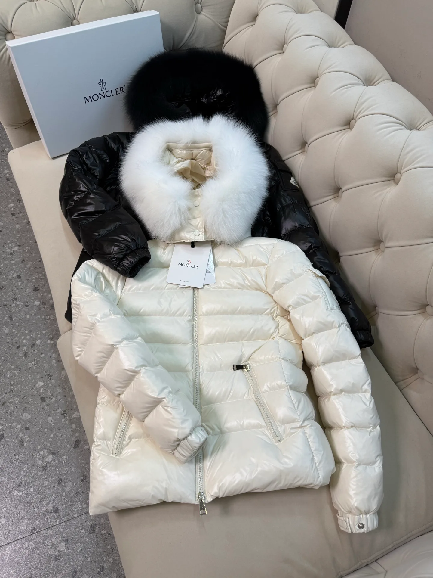 Women's Jackets And Down Jackets MONCLER 17899287