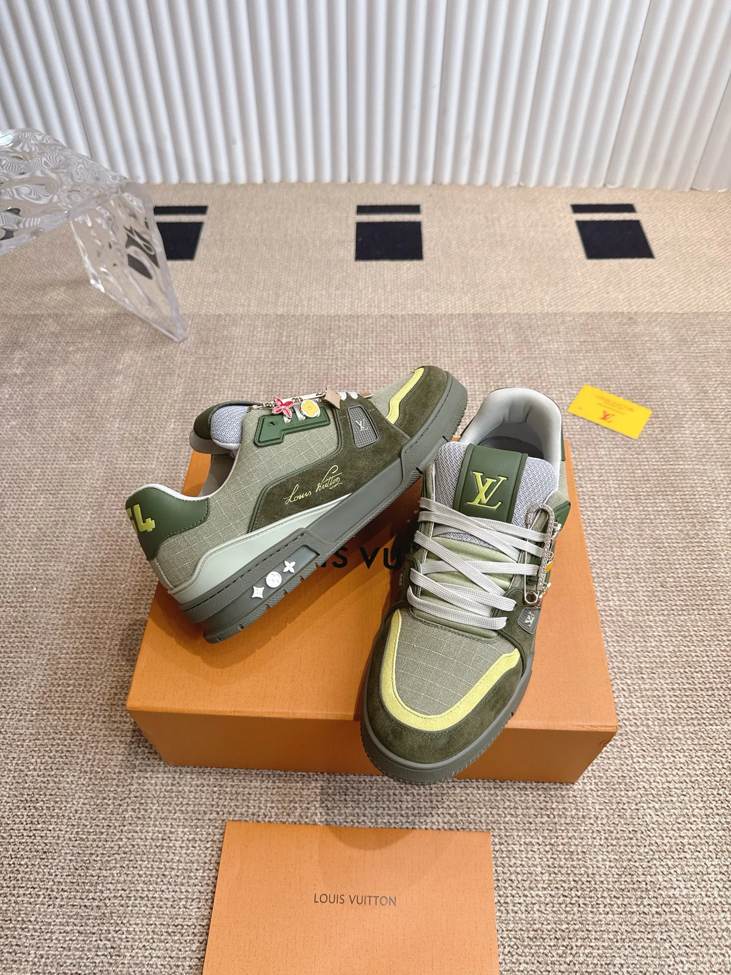 Women's Sneakers LOUIS VUITTON 18324762