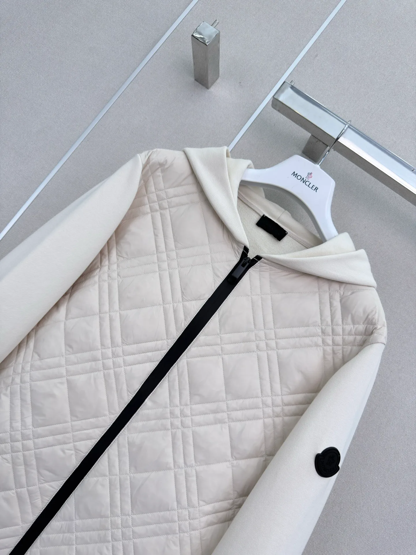 Women's Jackets And Down Jackets MONCLER 18506404