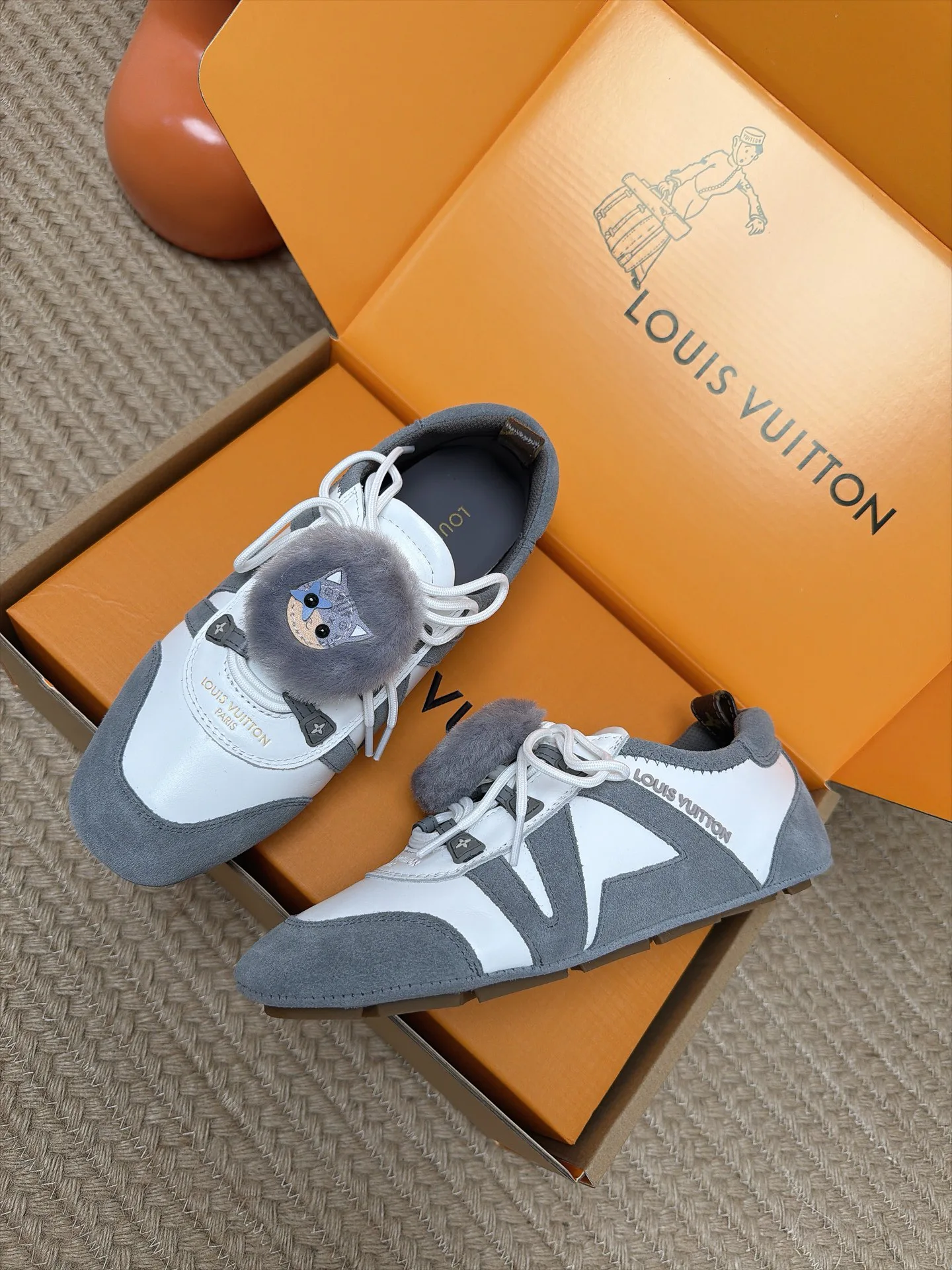 Women's Sneakers LOUIS VUITTON 18063012