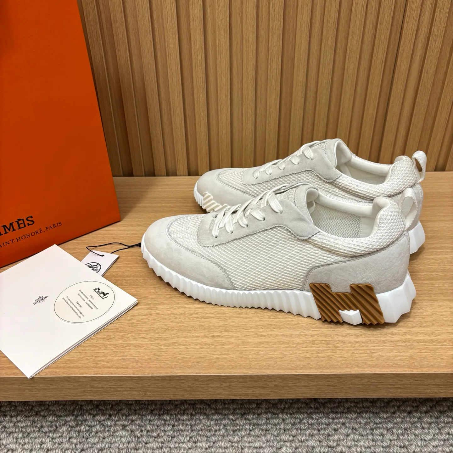 Women's Sneakers LOUIS VUITTON 18438921