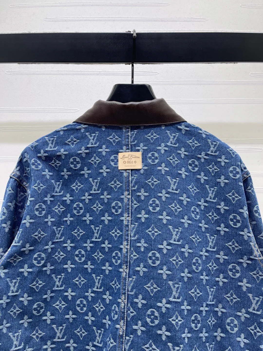 Women's Jackets And Down Jackets LOUIS VUITTON 18437137