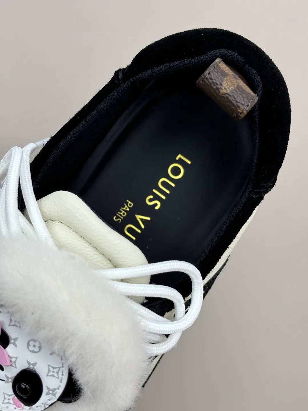Women's Sneakers LOUIS VUITTON 18006199