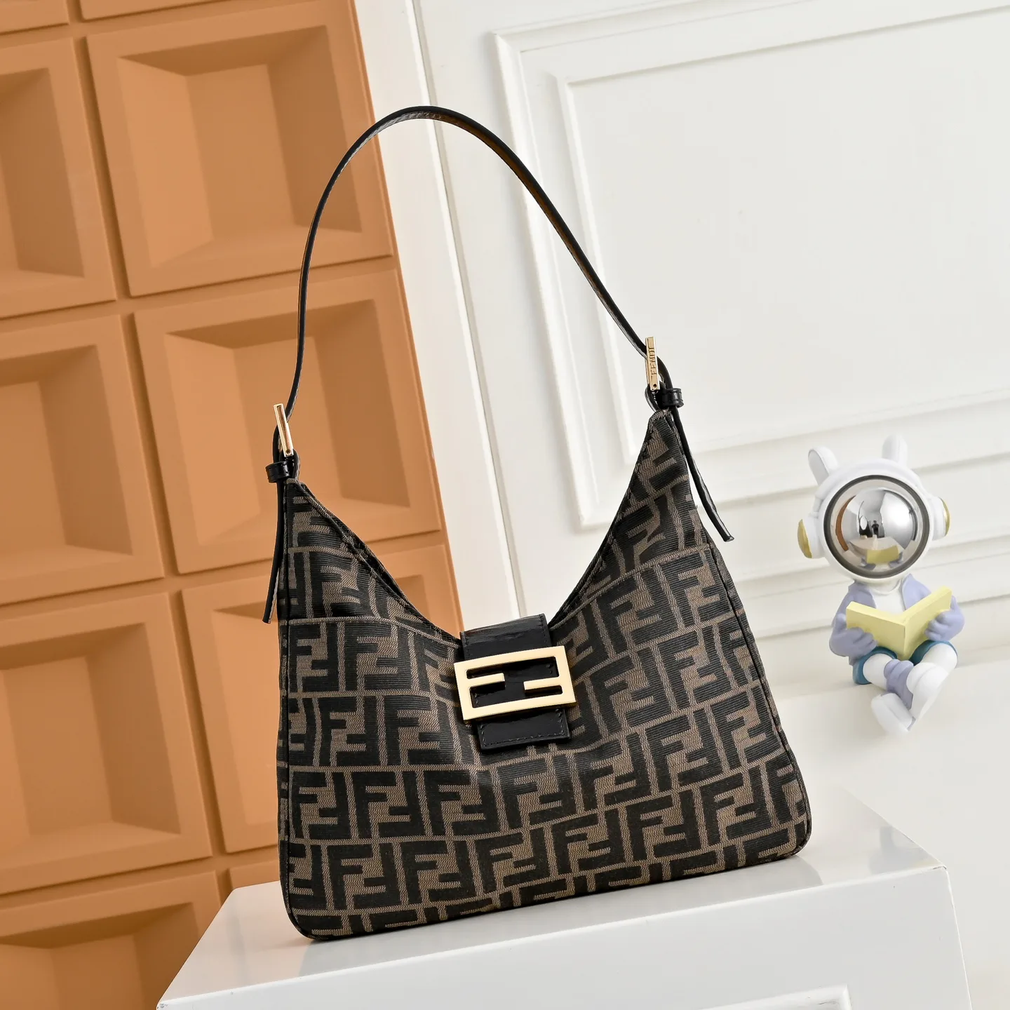 Классические Сумки Женские Fendi 18676175