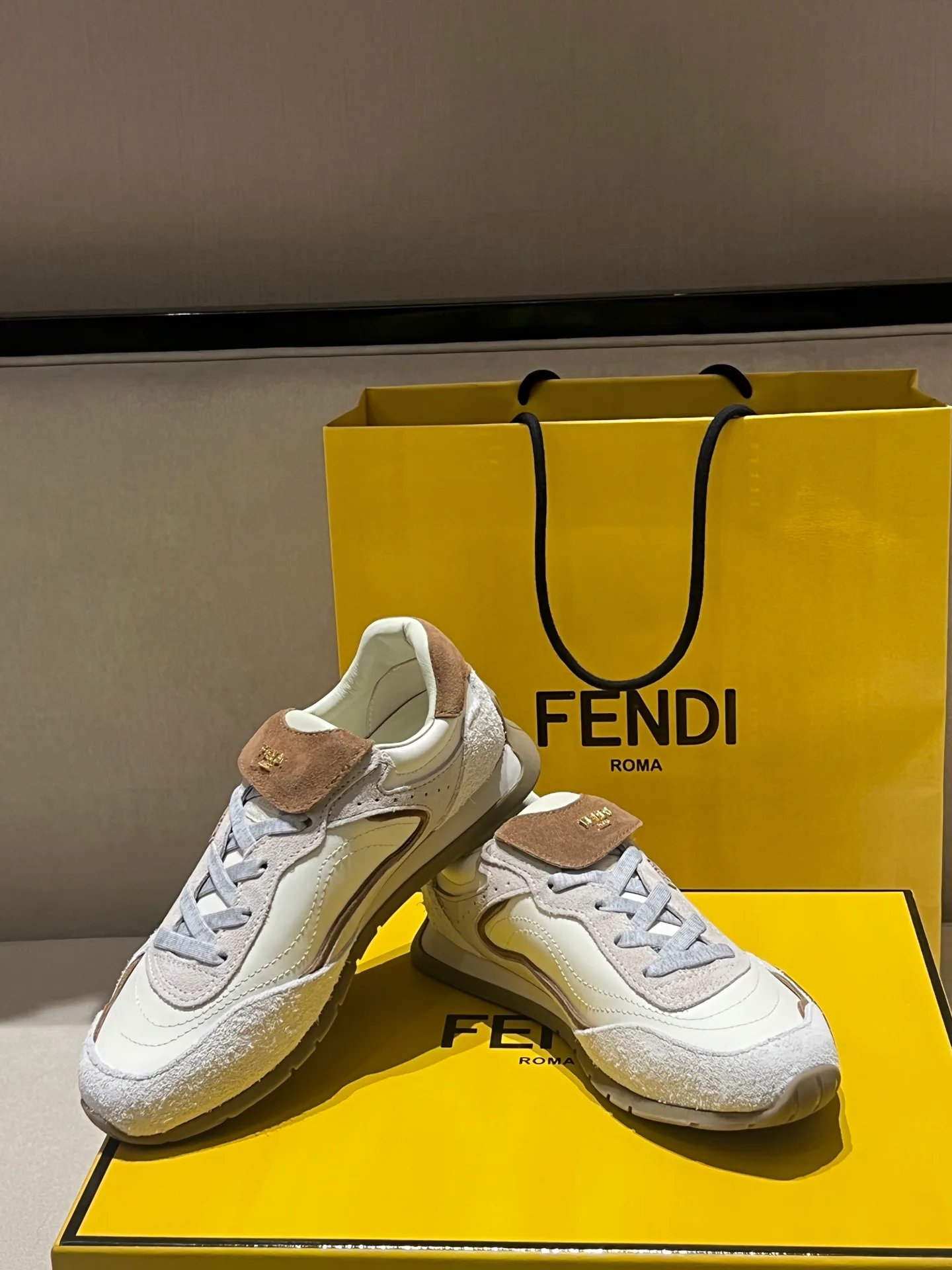 Women's Sneakers FENDI 18020716