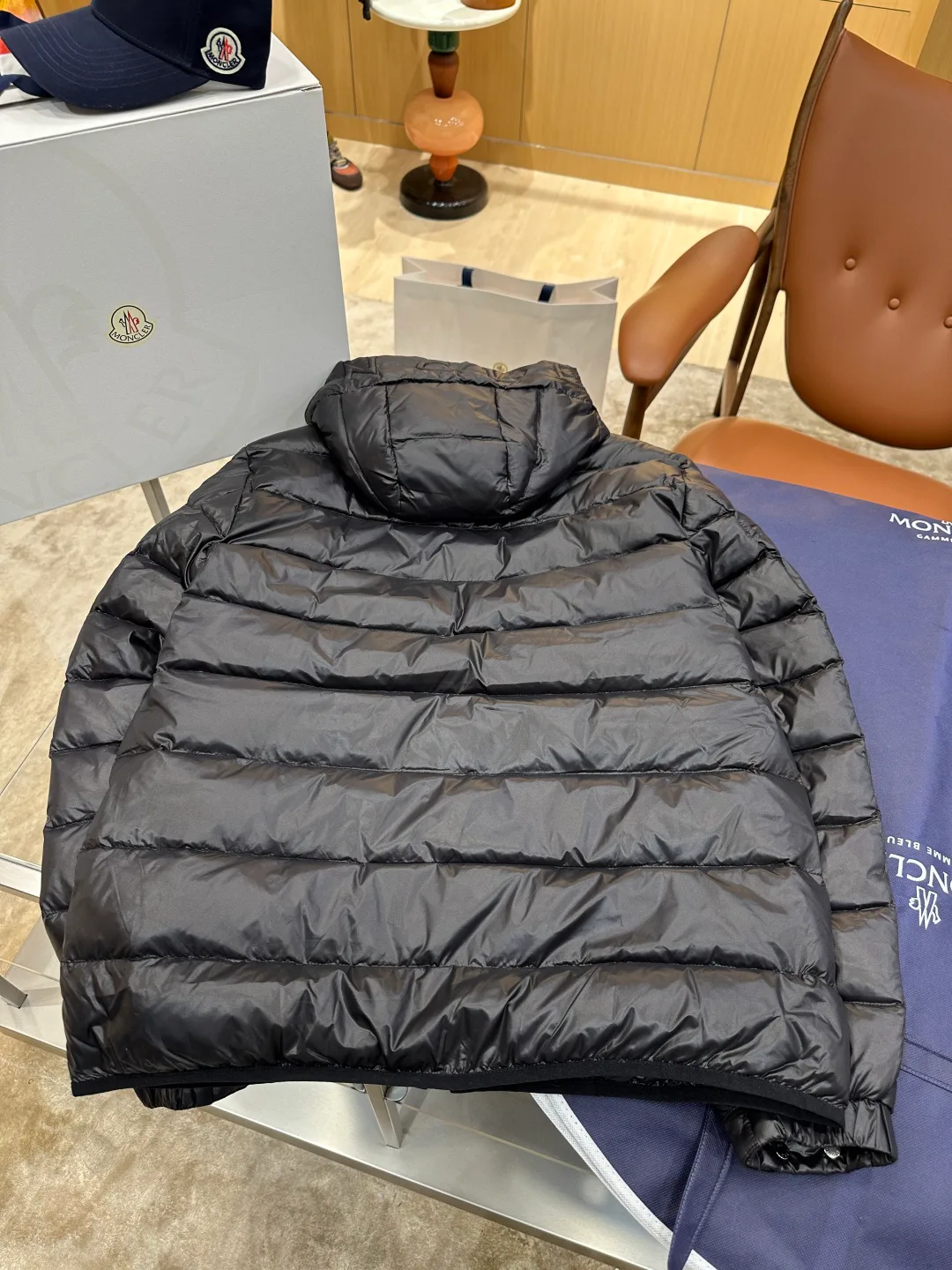 Men's Jackets And Down Jackets MONCLER 18209649