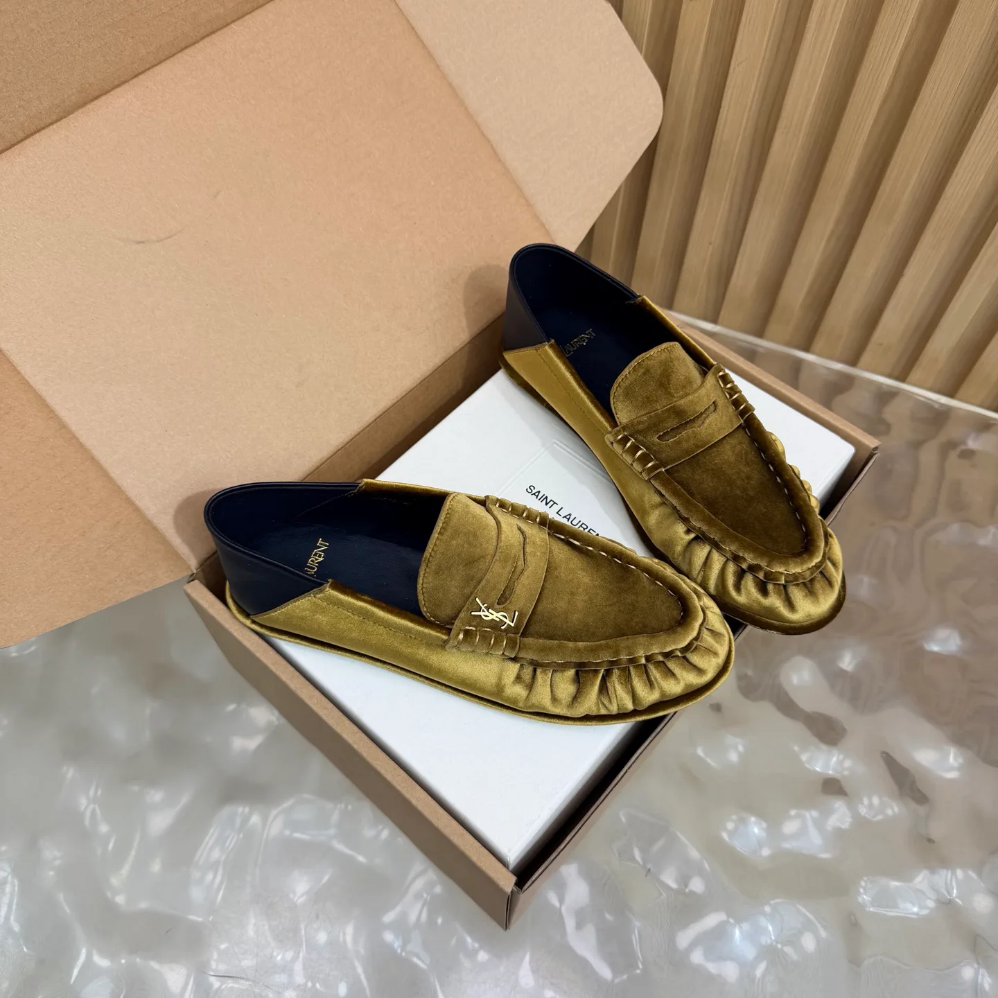 Women's Loafers And Moccasins SAINT LAURENT 17926444