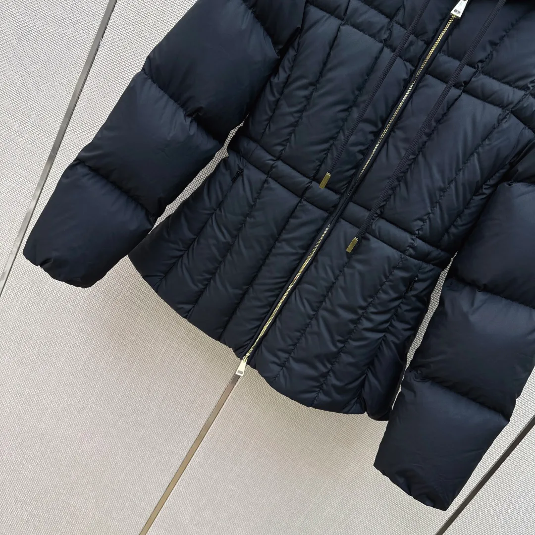 Women's Jackets And Down Jackets MONCLER 18015562
