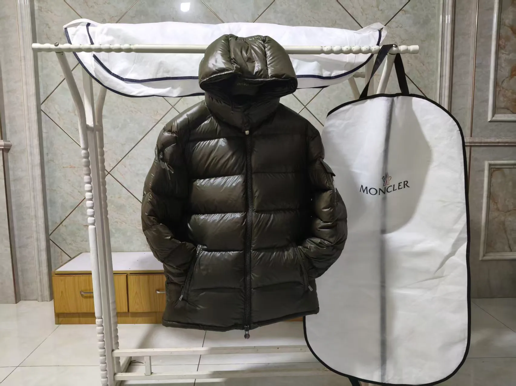 Women's Jackets And Down Jackets MONCLER 17964627