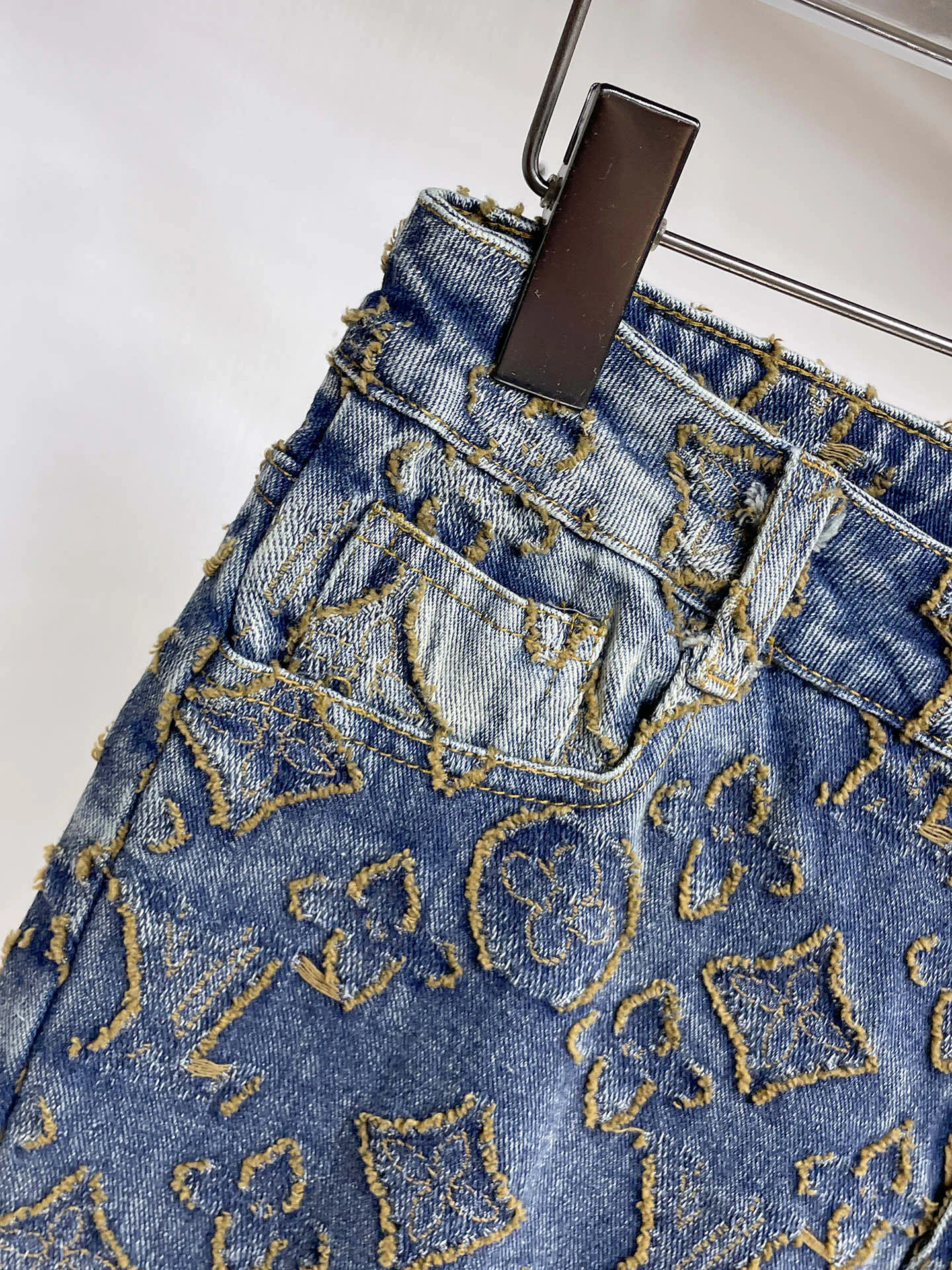 Men's Jeans LOUIS VUITTON 18345642