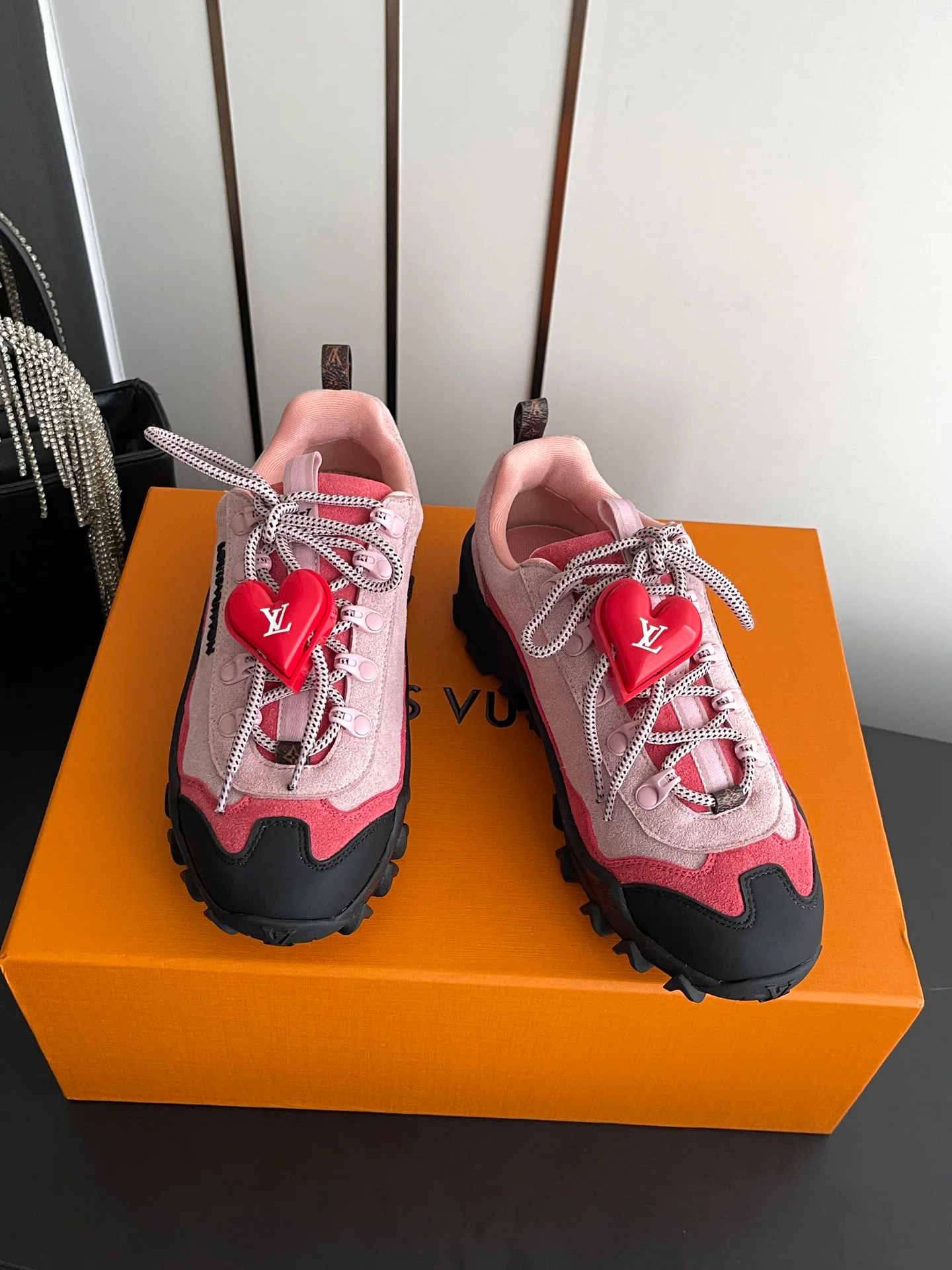 Women's Sneakers LOUIS VUITTON 17554378