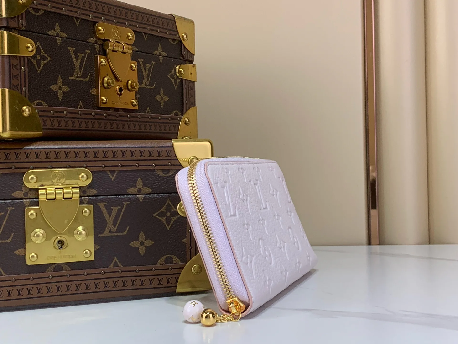 Women's Clutches LOUIS VUITTON 17499379