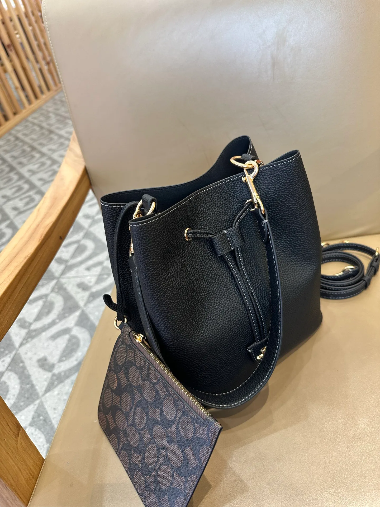 Women's Classic Handbags COACH 17961502