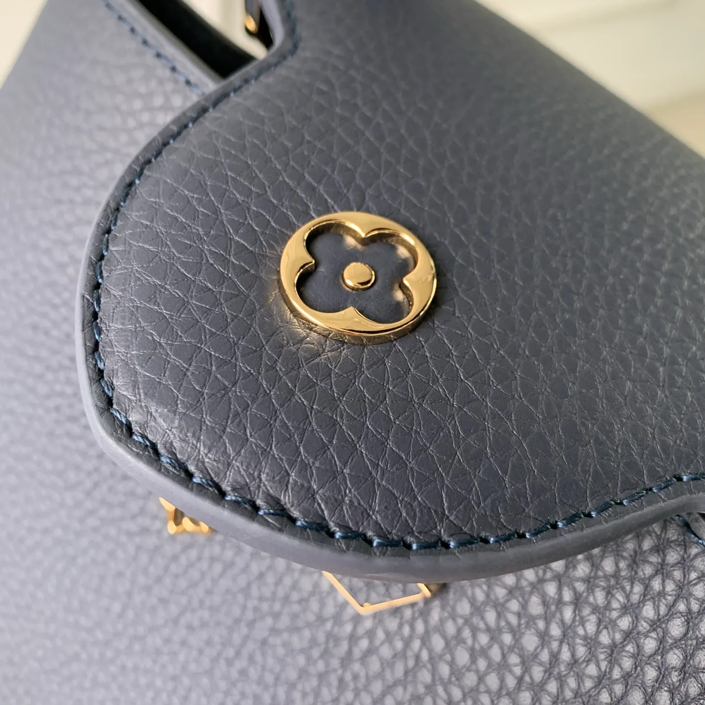 Women's Classic Handbags LOUIS VUITTON 18147531