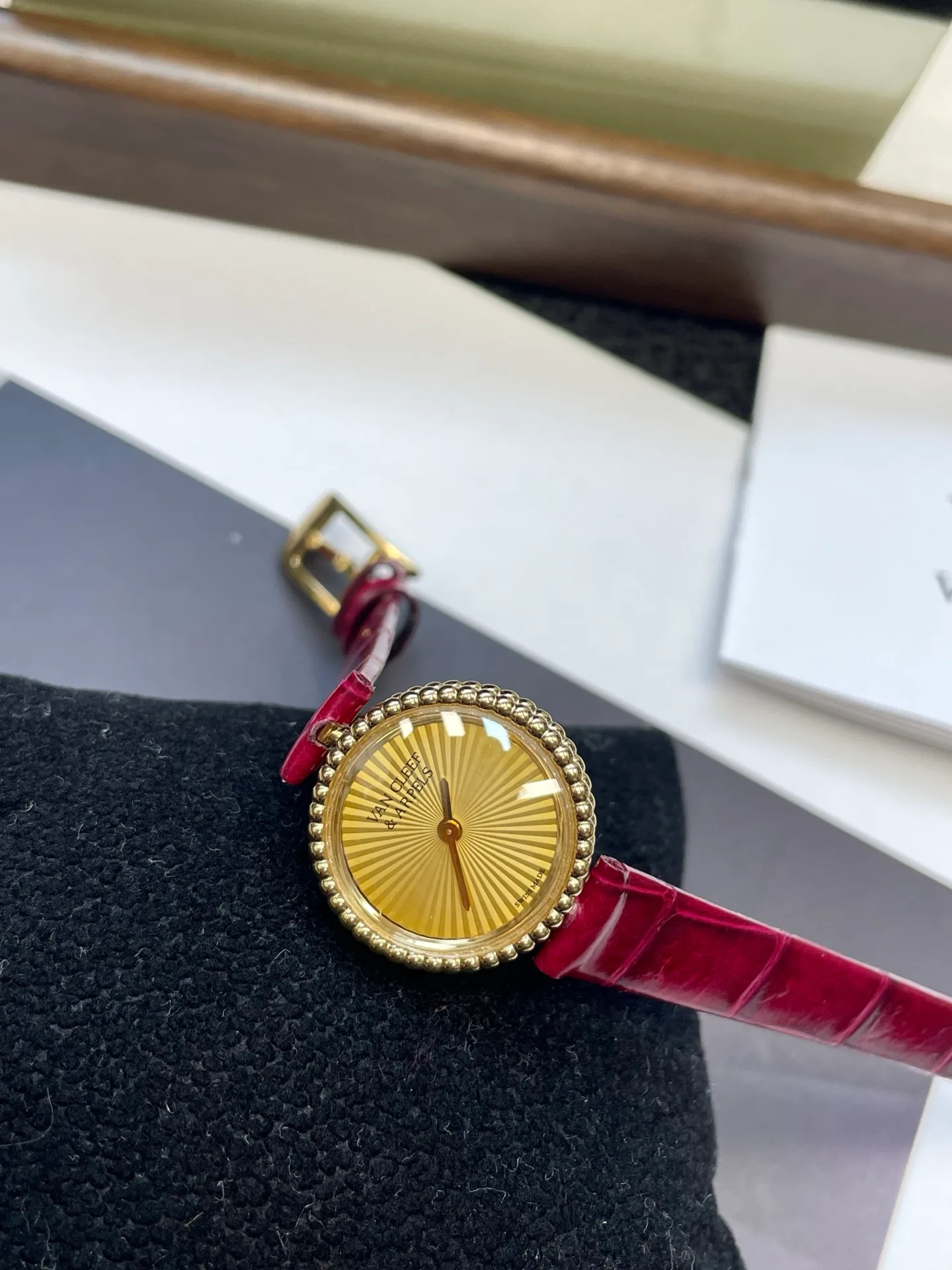 Women's Watches VAN CLEEF & ARPELS 17336730