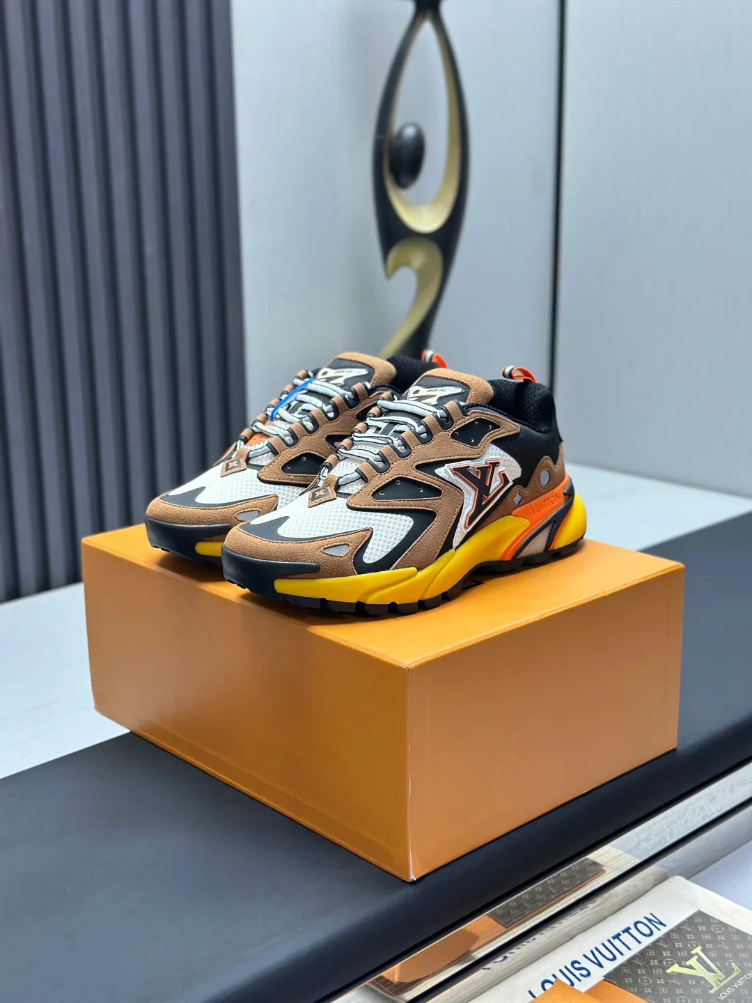 Women's Sneakers LOUIS VUITTON 18211980