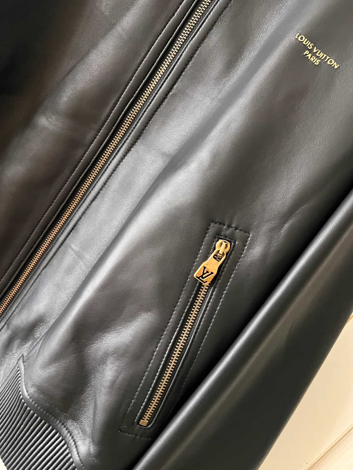 Women's Leather Jackets And Sheepskin Coats LOUIS VUITTON 18408996