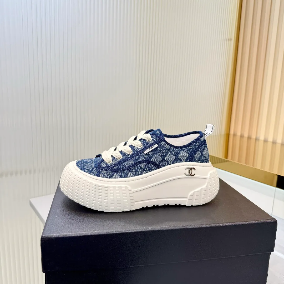 Women's Sneakers CHANEL 18366986