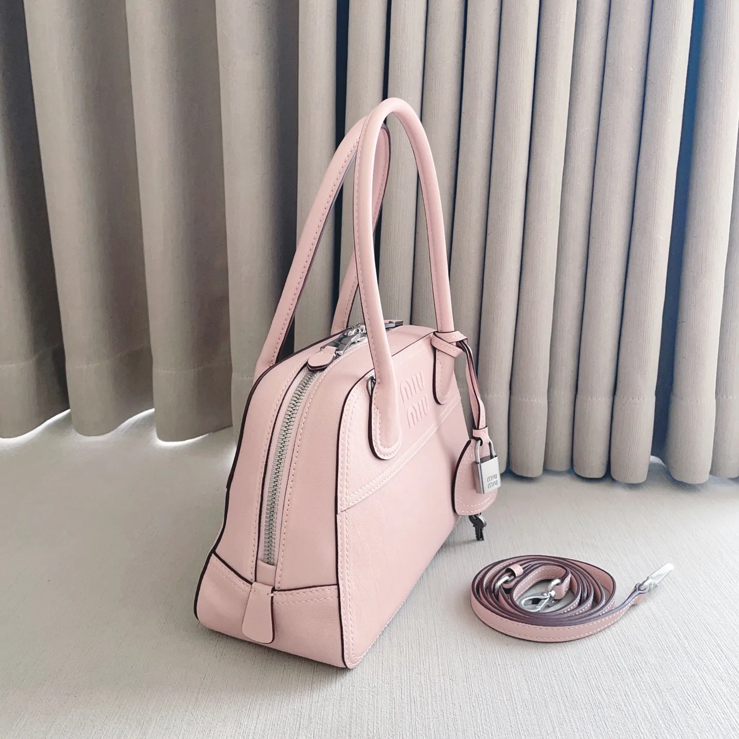 Классические Сумки Женские Miu Miu 18602443