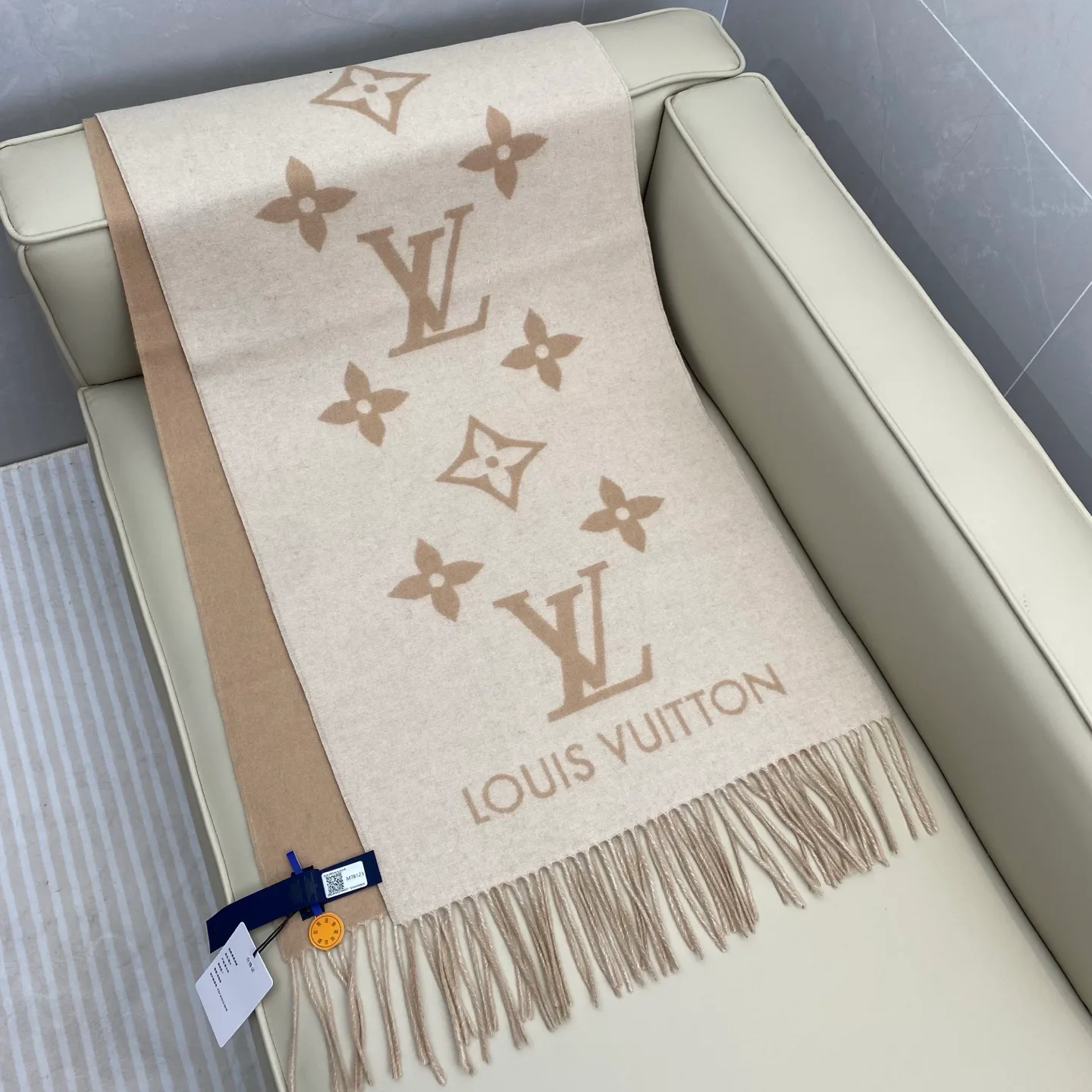 Scarves LOUIS VUITTON 18105571