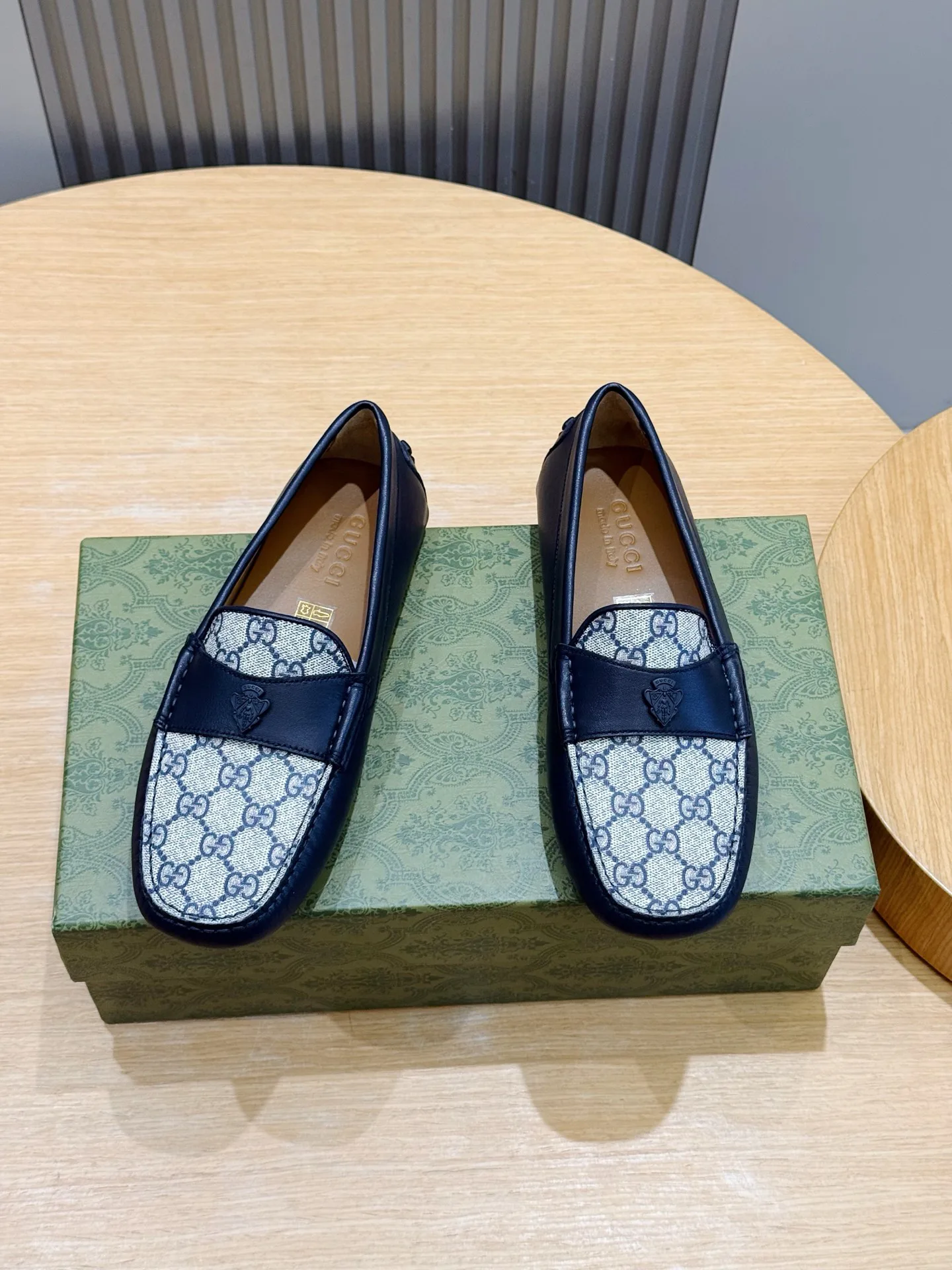Men's Loafers And Dress Shoes GUCCI 18101431